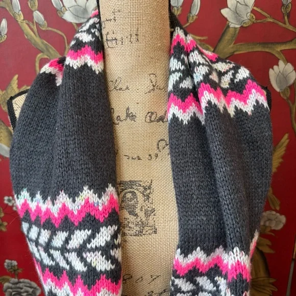 Women’s “American Eagle Outfitters” Winter Scarf | #S18 - Picture 2 of 6